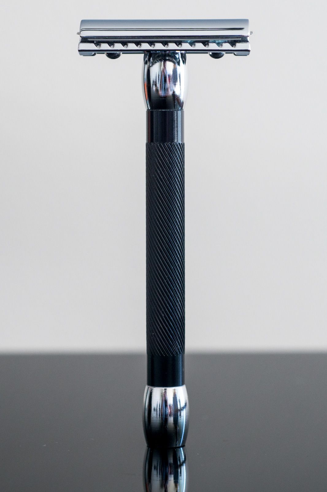 Merkur 20C Long Handle Black Double Edge Safety Razor (90 20 011)
